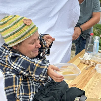 Drilltaufe und Weinausschank