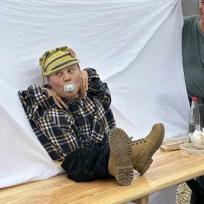 Drilltaufe und Weinausschank