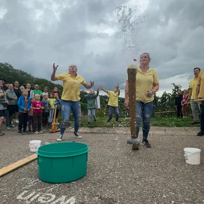 Drilltaufe und Weinausschank