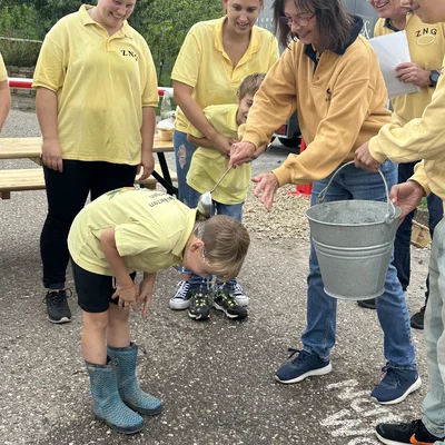 Drilltaufe und Weinausschank