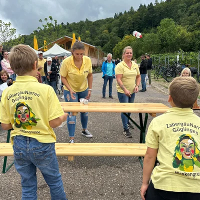 Drilltaufe und Weinausschank